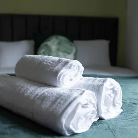 Origin - Close 2 City-centre, Shops, Netflix Apartment *