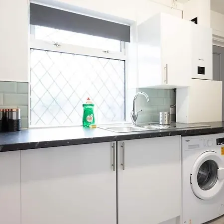Origin - Close 2 City-centre, Shops, Netflix Apartment *