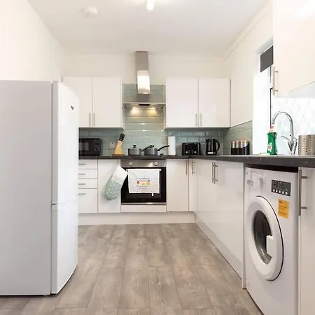 Origin - Close 2 City-centre, Shops, Netflix Apartment
