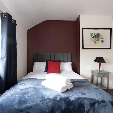 Origin - Close 2 City-centre, Shops, Netflix Apartment *